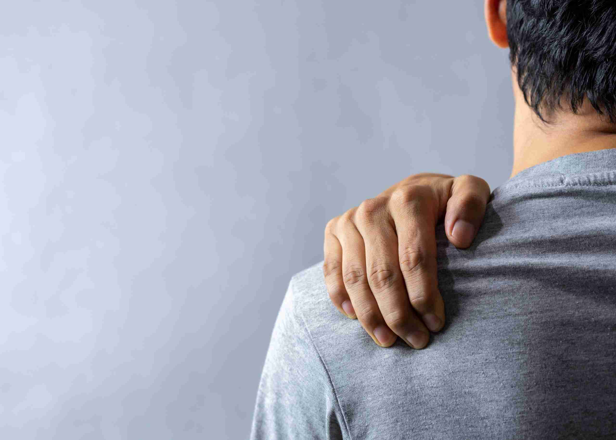 Shoulder Pain – Symptoms, Causes & Treatment (Surgery)