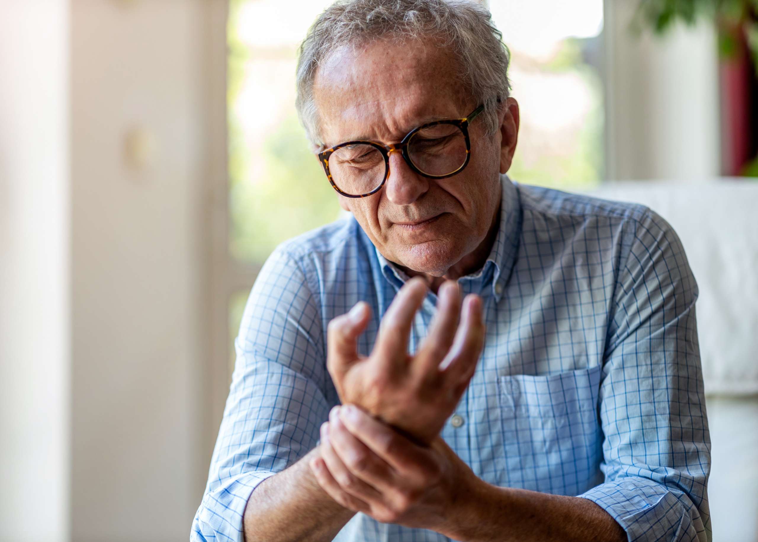 Wrist Arthritis – Symptoms, Causes & Treatment
